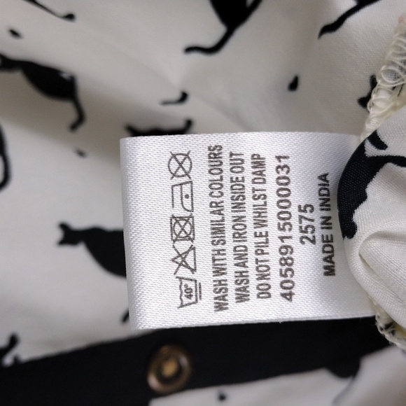 Love Me I'm Gorgeous White Black Cat Print Collared Sleeveless Button Down Top - Picture 9 of 13